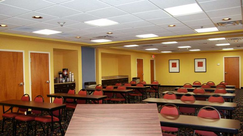 <b>Hampton Inn & Suites Louisville East Meeting</b>. Images powered by <a href="https://iceportal.shijigroup.com/" title="IcePortal" target="_blank">IcePortal</a>.