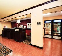 Hampton Inn & Suites Louisville East Lobby