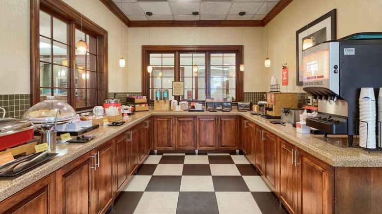 Hampton Inn Louisville I-265 East Restaurant