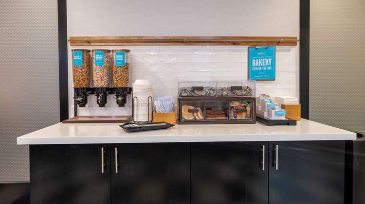 Hampton Inn & Suites DuPont Restaurant