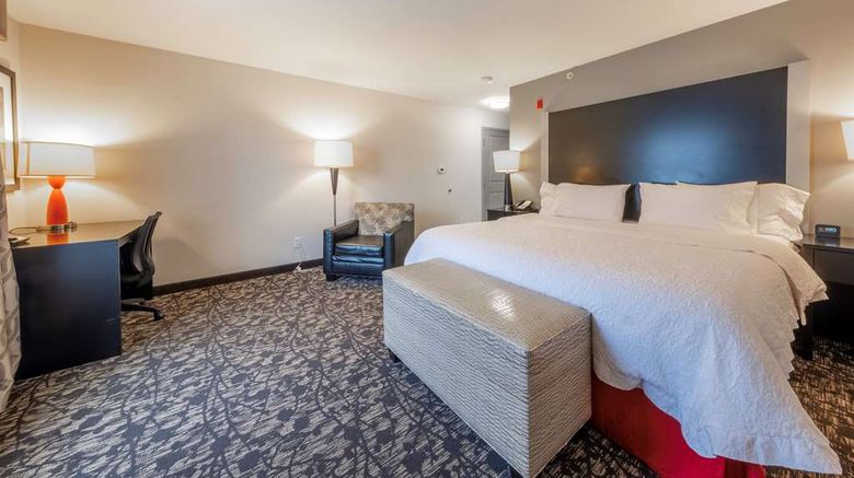 <b>Hampton Inn & Suites DuPont Room</b>. Images powered by <a href="https://iceportal.shijigroup.com/" title="IcePortal" target="_blank">IcePortal</a>.