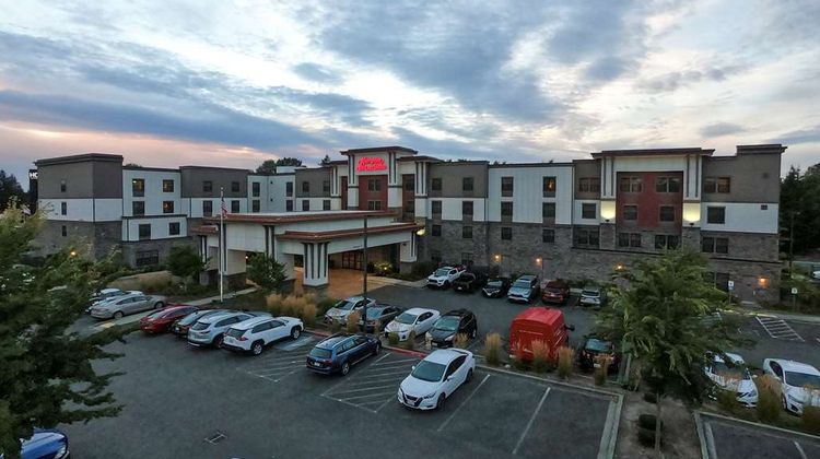 Hampton Inn & Suites DuPont Exterior