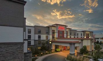 Hampton Inn & Suites DuPont