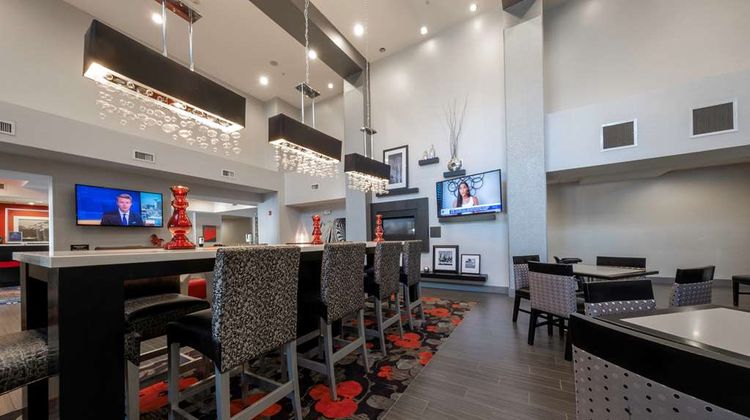Hampton Inn & Suites DuPont Lobby