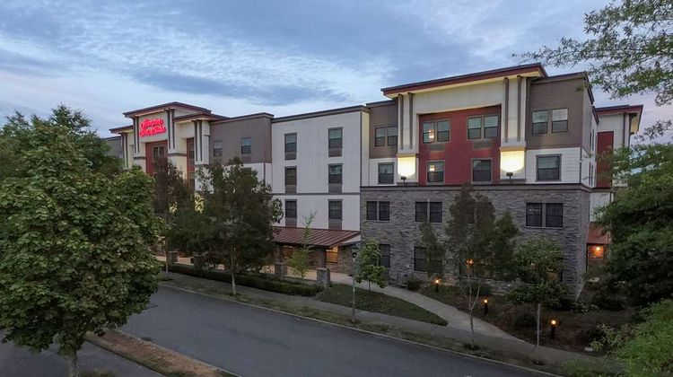 Hampton Inn & Suites DuPont Exterior