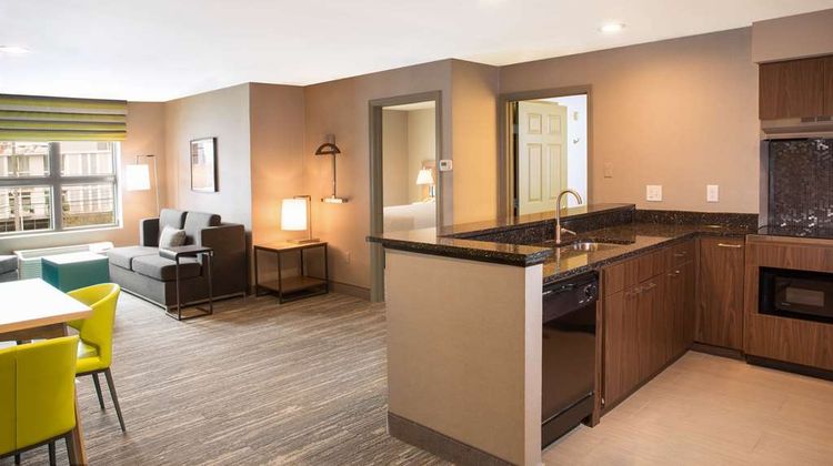 Hampton Inn & Suites Seattle-Downtown Room