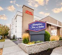 Hampton Inn & Suites Seattle-Downtown Exterior