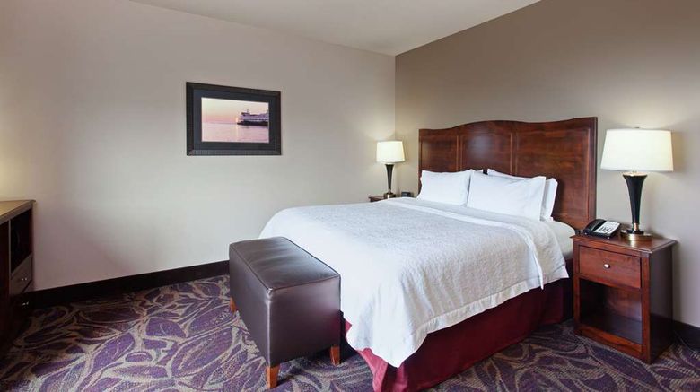 <b>Hampton Inn Seattle/Everett Room</b>. Images powered by <a href="https://iceportal.shijigroup.com/" title="IcePortal" target="_blank">IcePortal</a>.