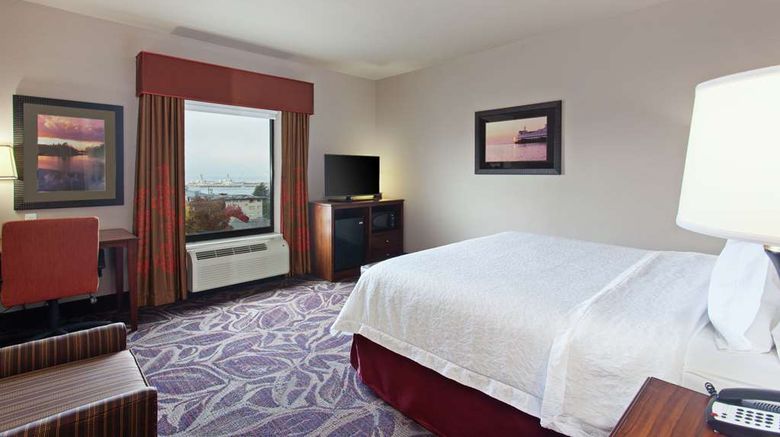 <b>Hampton Inn Seattle/Everett Room</b>. Images powered by <a href="https://iceportal.shijigroup.com/" title="IcePortal" target="_blank">IcePortal</a>.