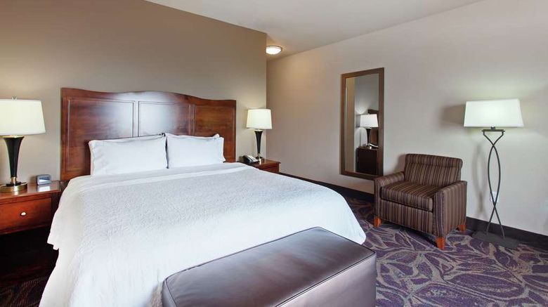 <b>Hampton Inn Seattle/Everett Room</b>. Images powered by <a href="https://iceportal.shijigroup.com/" title="IcePortal" target="_blank">IcePortal</a>.