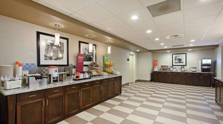 <b>Hampton Inn Seattle/Everett Restaurant</b>. Images powered by <a href="https://iceportal.shijigroup.com/" title="IcePortal" target="_blank">IcePortal</a>.
