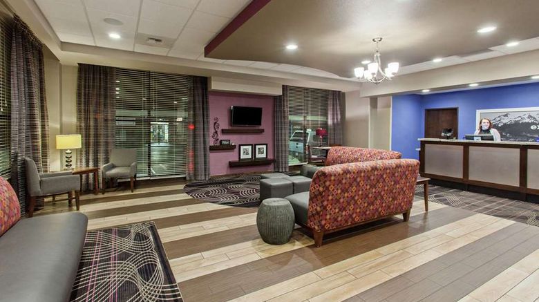 <b>Hampton Inn Seattle/Everett Lobby</b>. Images powered by <a href="https://iceportal.shijigroup.com/" title="IcePortal" target="_blank">IcePortal</a>.