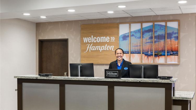 Hampton Inn Seattle/Everett Lobby