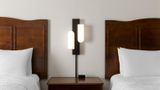 <b>Hampton Inn Seattle/Everett Room</b>. Images powered by <a href="https://iceportal.shijigroup.com/" title="IcePortal" target="_blank">IcePortal</a>.