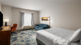 <b>Hampton Inn Seattle/Everett Room</b>. Images powered by <a href="https://iceportal.shijigroup.com/" title="IcePortal" target="_blank">IcePortal</a>.