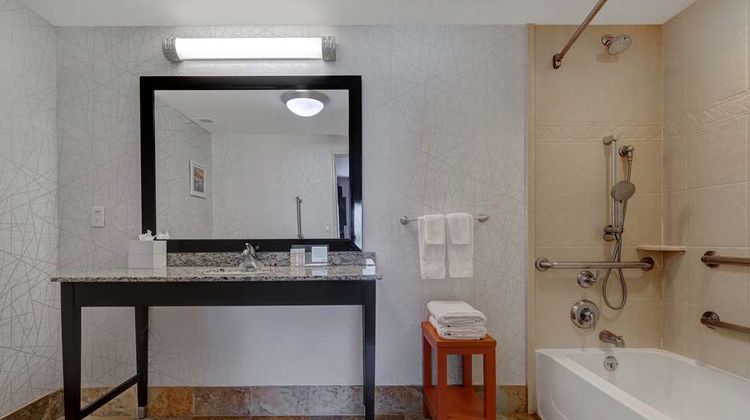 Hampton Inn & Suites-Seattle/Federal Way Room