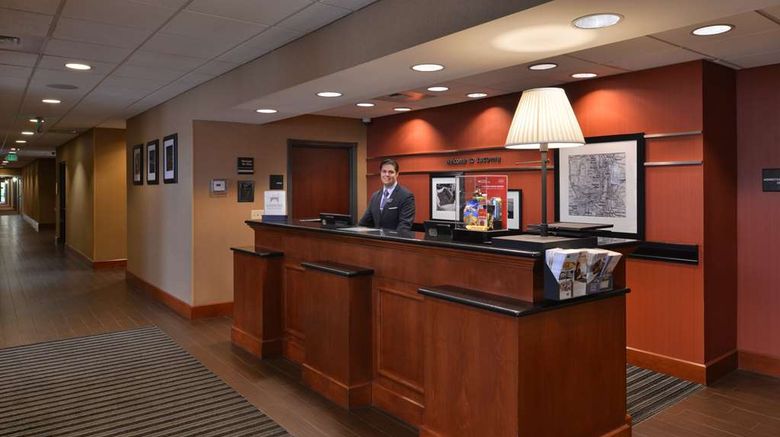 <b>Hampton Inn & Suites Tacoma-Mall Lobby</b>. Images powered by <a href="https://iceportal.shijigroup.com/" title="IcePortal" target="_blank">IcePortal</a>.