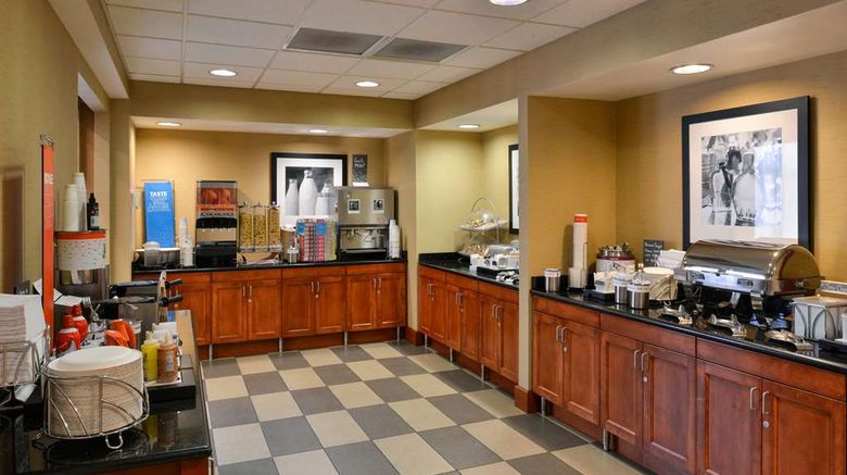 <b>Hampton Inn & Suites Tacoma-Mall Restaurant</b>. Images powered by <a href="https://iceportal.shijigroup.com/" title="IcePortal" target="_blank">IcePortal</a>.