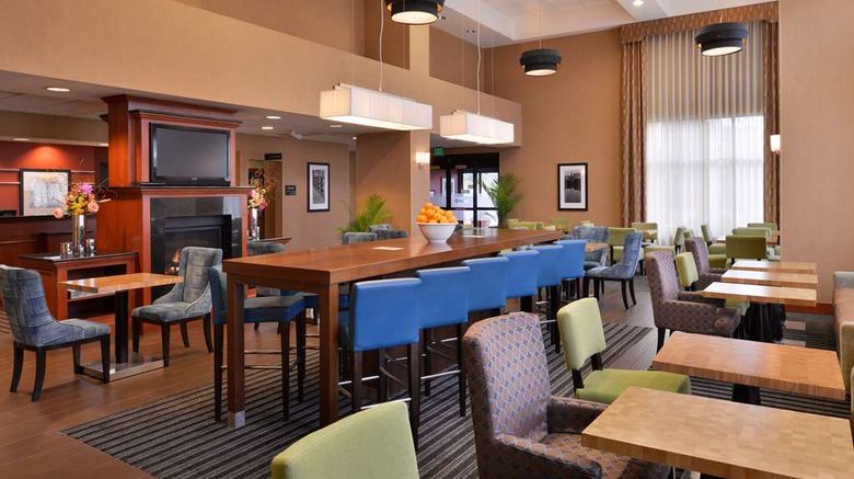 <b>Hampton Inn & Suites Tacoma-Mall Restaurant</b>. Images powered by <a href="https://iceportal.shijigroup.com/" title="IcePortal" target="_blank">IcePortal</a>.