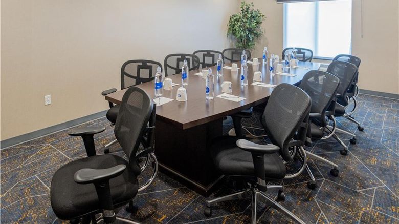 <b>Hampton Inn & Suites Seattle/Kent Meeting</b>. Images powered by <a href="https://iceportal.shijigroup.com/" title="IcePortal" target="_blank">IcePortal</a>.