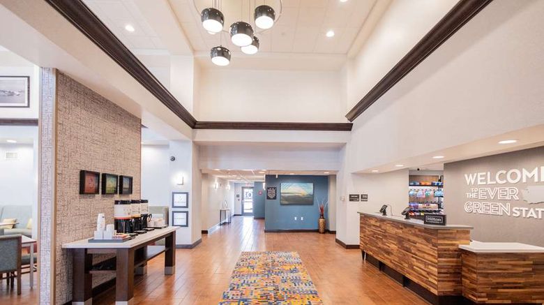 <b>Hampton Inn & Suites Seattle/Kent Lobby</b>. Images powered by <a href="https://iceportal.shijigroup.com/" title="IcePortal" target="_blank">IcePortal</a>.
