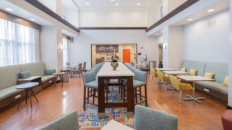 <b>Hampton Inn & Suites Seattle/Kent Restaurant</b>. Images powered by <a href="https://iceportal.shijigroup.com/" title="IcePortal" target="_blank">IcePortal</a>.