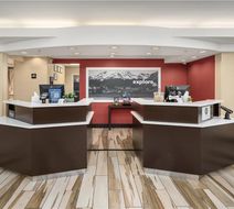 Hampton Inn & Suites Lynnwood Lobby