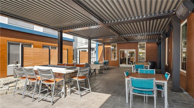 <b>Hampton Inn & Suites Lynnwood Exterior</b>. Images powered by <a href="https://iceportal.shijigroup.com/" title="IcePortal" target="_blank">IcePortal</a>.