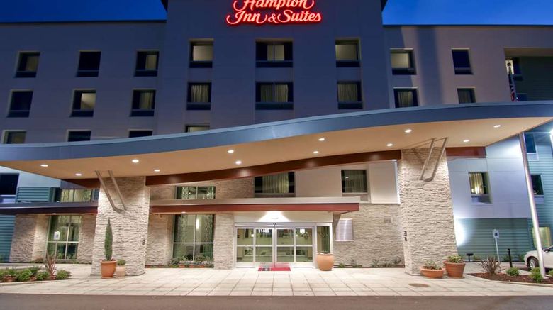 <b>Hampton Inn & Suites Bellevue Downtown Exterior</b>. Images powered by <a href="https://iceportal.shijigroup.com/" title="IcePortal" target="_blank">IcePortal</a>.