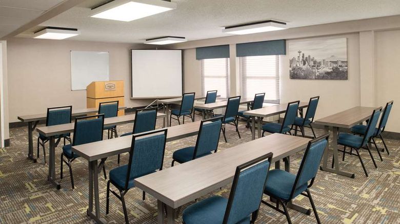 <b>Hampton Inn Seattle/Southcenter Meeting</b>. Images powered by <a href="https://iceportal.shijigroup.com/" title="IcePortal" target="_blank">IcePortal</a>.