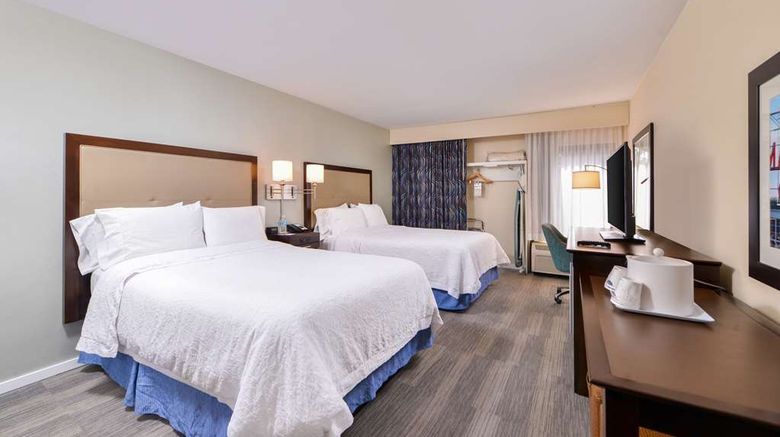 <b>Hampton Inn Seattle-Airport Room</b>. Images powered by <a href="https://iceportal.shijigroup.com/" title="IcePortal" target="_blank">IcePortal</a>.