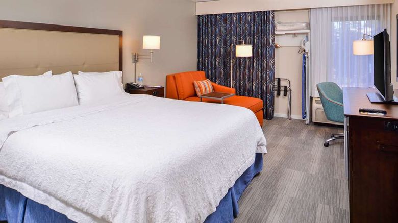 <b>Hampton Inn Seattle-Airport Room</b>. Images powered by <a href="https://iceportal.shijigroup.com/" title="IcePortal" target="_blank">IcePortal</a>.