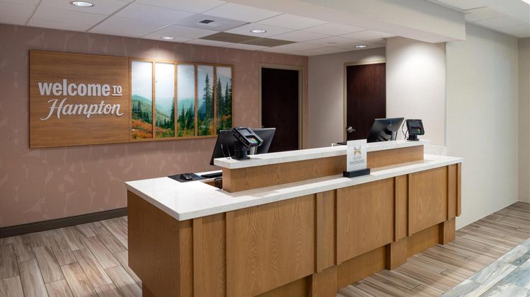 Hampton Inn Seattle-Airport Lobby