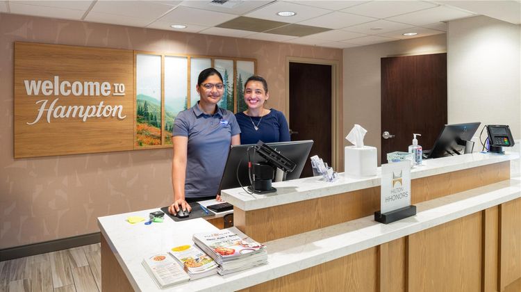 Hampton Inn Seattle-Airport Lobby
