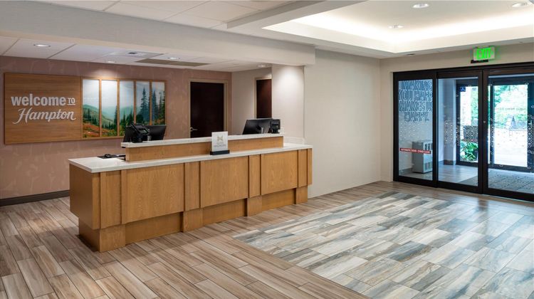 Hampton Inn Seattle-Airport Lobby