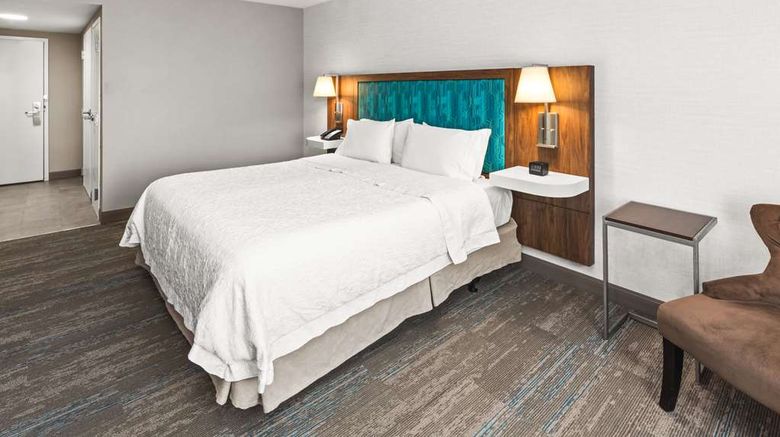 <b>Hampton Inn Seekonk Room</b>. Images powered by <a href="https://iceportal.shijigroup.com/" title="IcePortal" target="_blank">IcePortal</a>.
