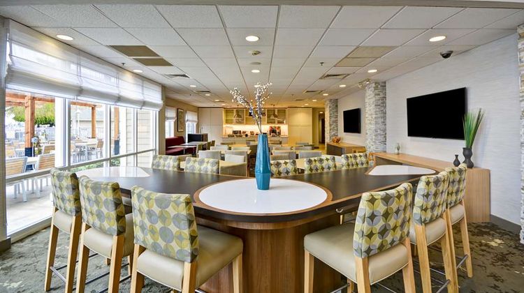 Homewood Stes Hilton Oakland-Waterfront Lobby