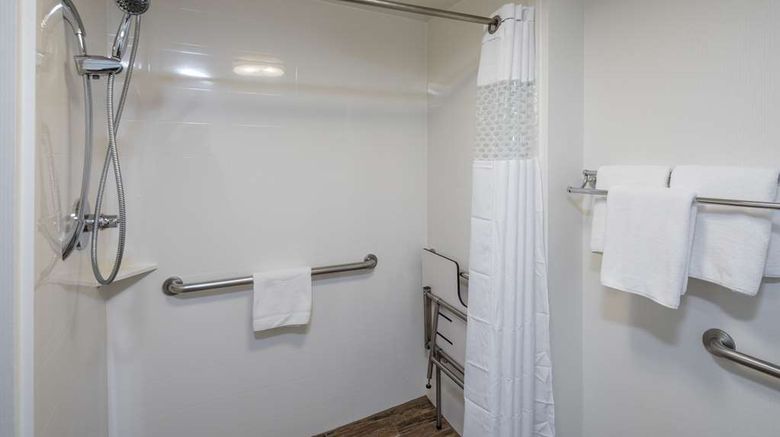 <b>Hampton Inn San Francisco Arpt Room</b>. Images powered by <a href="https://iceportal.shijigroup.com/" title="IcePortal" target="_blank">IcePortal</a>.