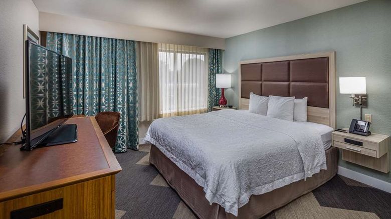 <b>Hampton Inn San Francisco Arpt Room</b>. Images powered by <a href="https://iceportal.shijigroup.com/" title="IcePortal" target="_blank">IcePortal</a>.