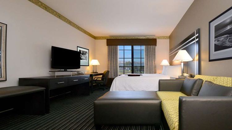 Hampton Inn Suites Burlingame Room