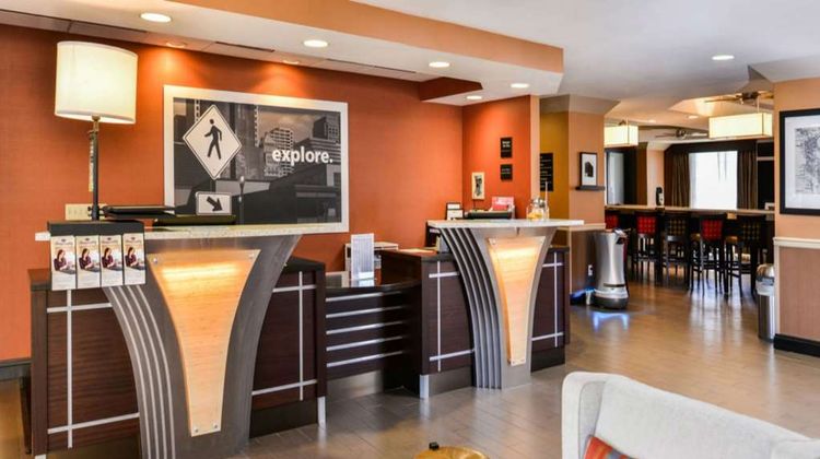 Hampton Inn Suites Burlingame Lobby