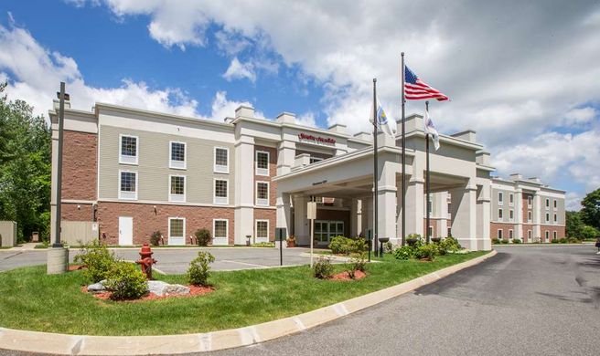 Hampton Inn & Suites Lenox Exterior