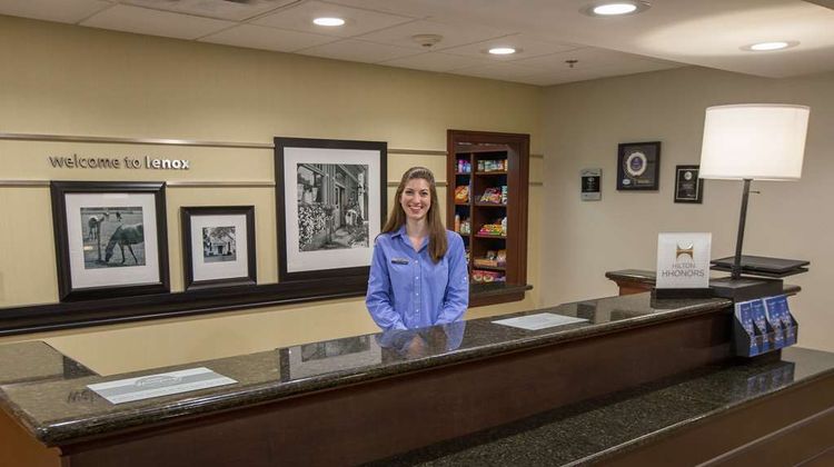 Hampton Inn & Suites Lenox Lobby