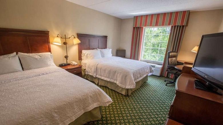 <b>Hampton Inn & Suites Lenox Restaurant</b>. Images powered by <a href="https://iceportal.shijigroup.com/" title="IcePortal" target="_blank">IcePortal</a>.