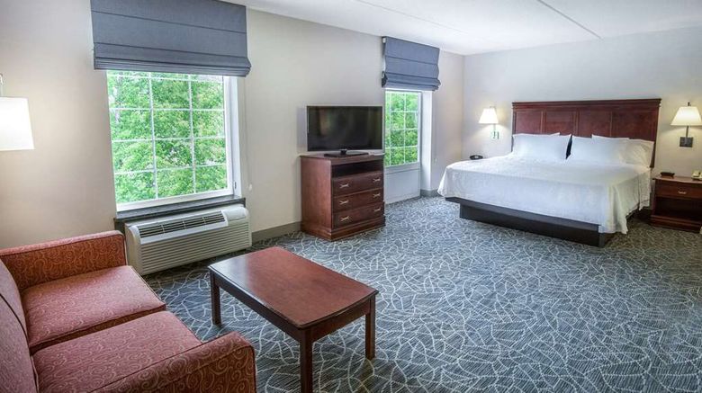 <b>Hampton Inn & Suites Lenox Room</b>. Images powered by <a href="https://iceportal.shijigroup.com/" title="IcePortal" target="_blank">IcePortal</a>.