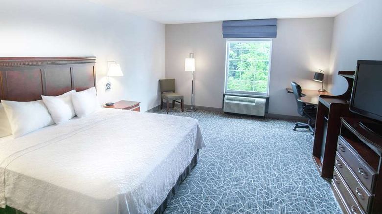 <b>Hampton Inn & Suites Lenox Room</b>. Images powered by <a href="https://iceportal.shijigroup.com/" title="IcePortal" target="_blank">IcePortal</a>.