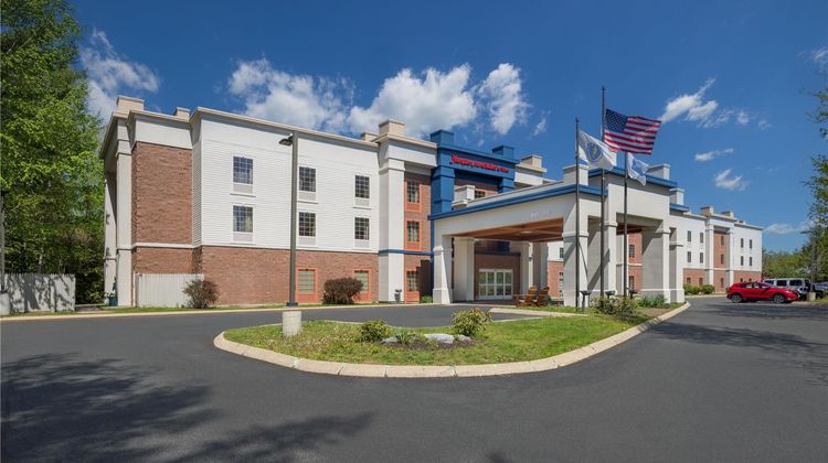 Hampton Inn & Suites Lenox Exterior