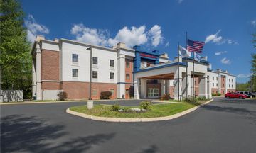 Hampton Inn & Suites Lenox