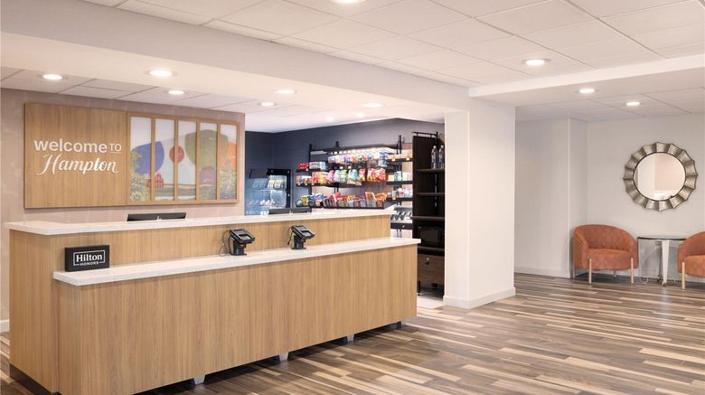 <b>Hampton Inn & Suites Lenox Lobby</b>. Images powered by <a href="https://iceportal.shijigroup.com/" title="IcePortal" target="_blank">IcePortal</a>.