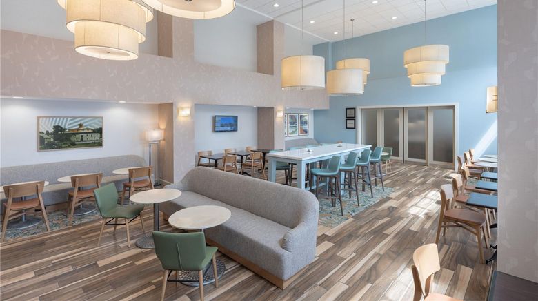 <b>Hampton Inn & Suites Lenox Restaurant</b>. Images powered by <a href="https://iceportal.shijigroup.com/" title="IcePortal" target="_blank">IcePortal</a>.